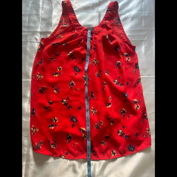 Red top with blue details - Picture 14 of 15